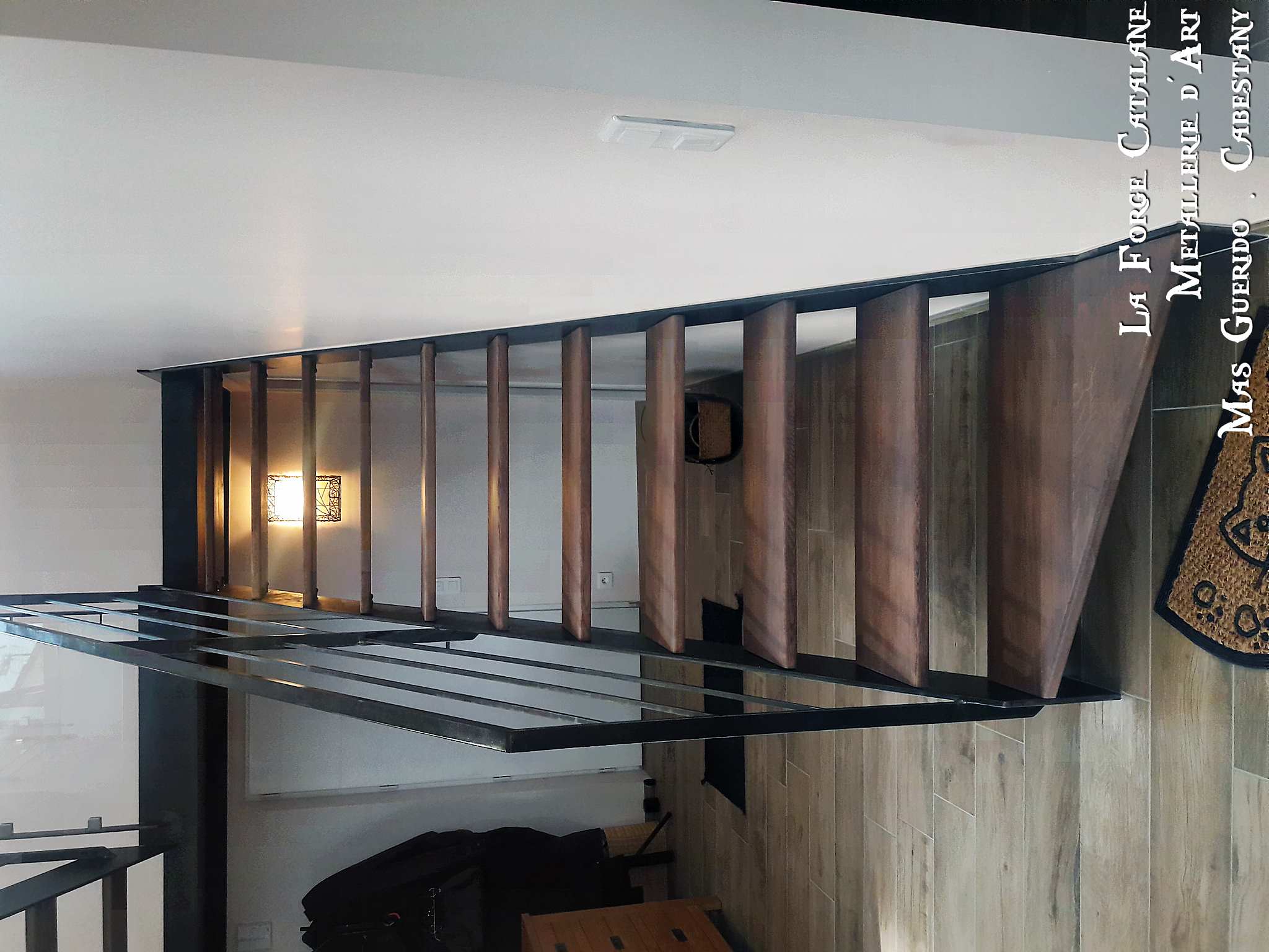 Escalier 2 quart tournant marches bois forge catalane.jpg